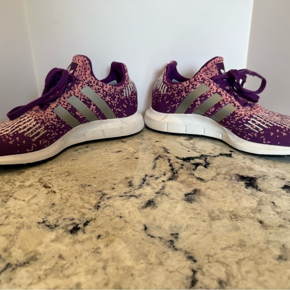 Adidas Women’s SwiftRuns - Picture 4 of 9